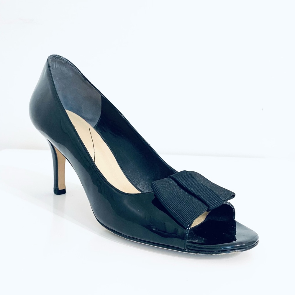 Kate Spade New York black patent leather peep-toe pump with bow Size 8.5